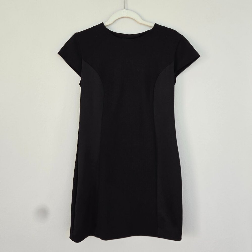 Black Sleeveless Dress – Size S | Simple Elegance with Back Opening